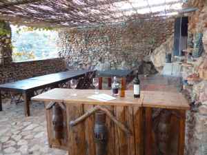 Tanya Winery outside tasting area-small